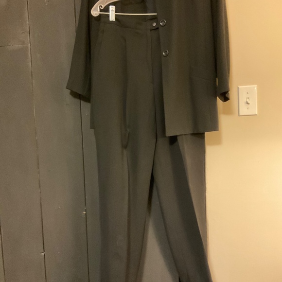 Classic Lorne 3 piece suit black in size 10 - Picture 3 of 4